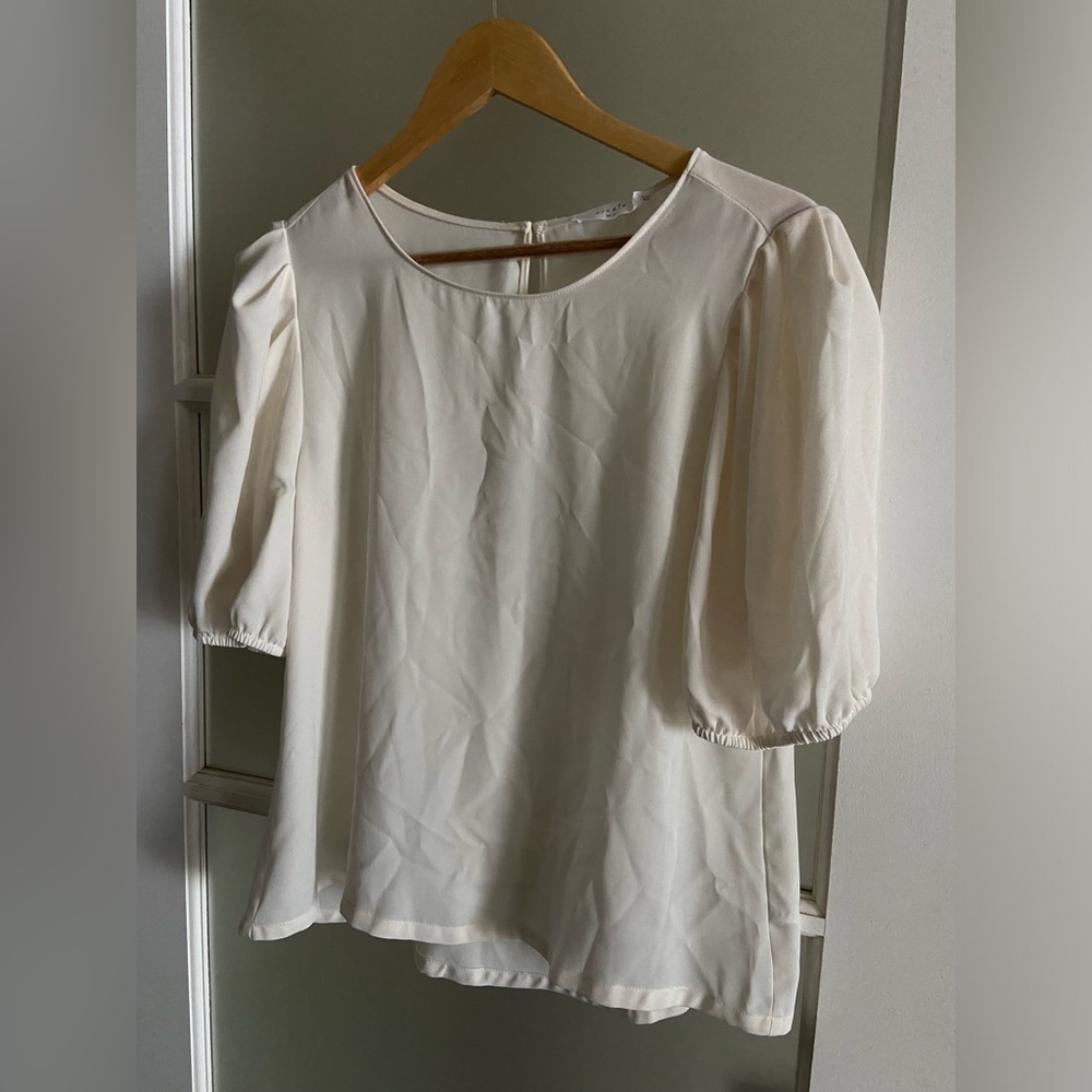 Cream puffy sleeve blouse